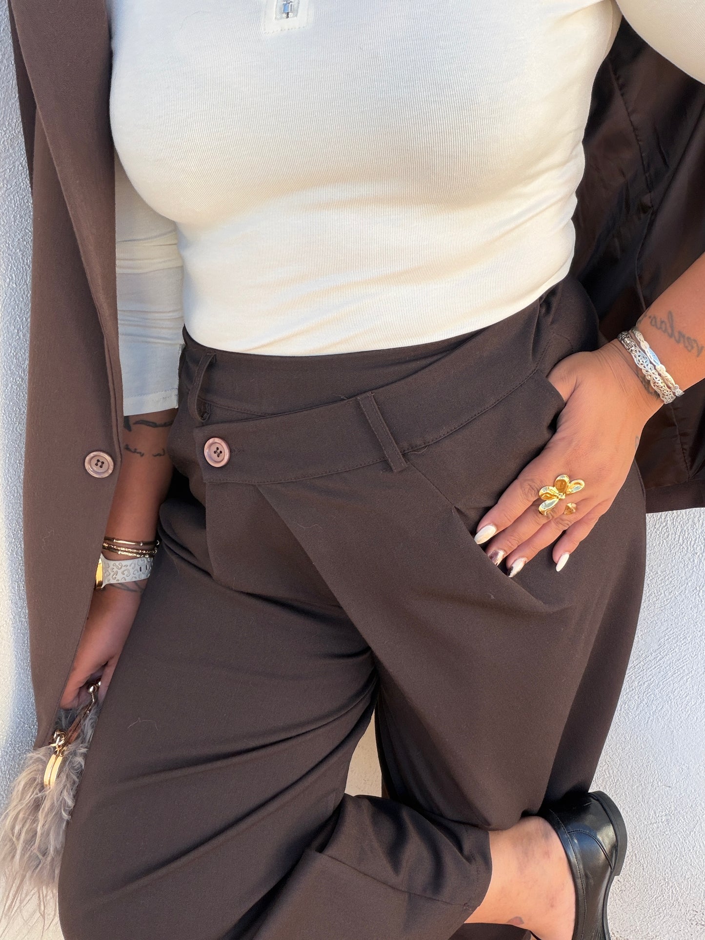 Pantalón asimétrico