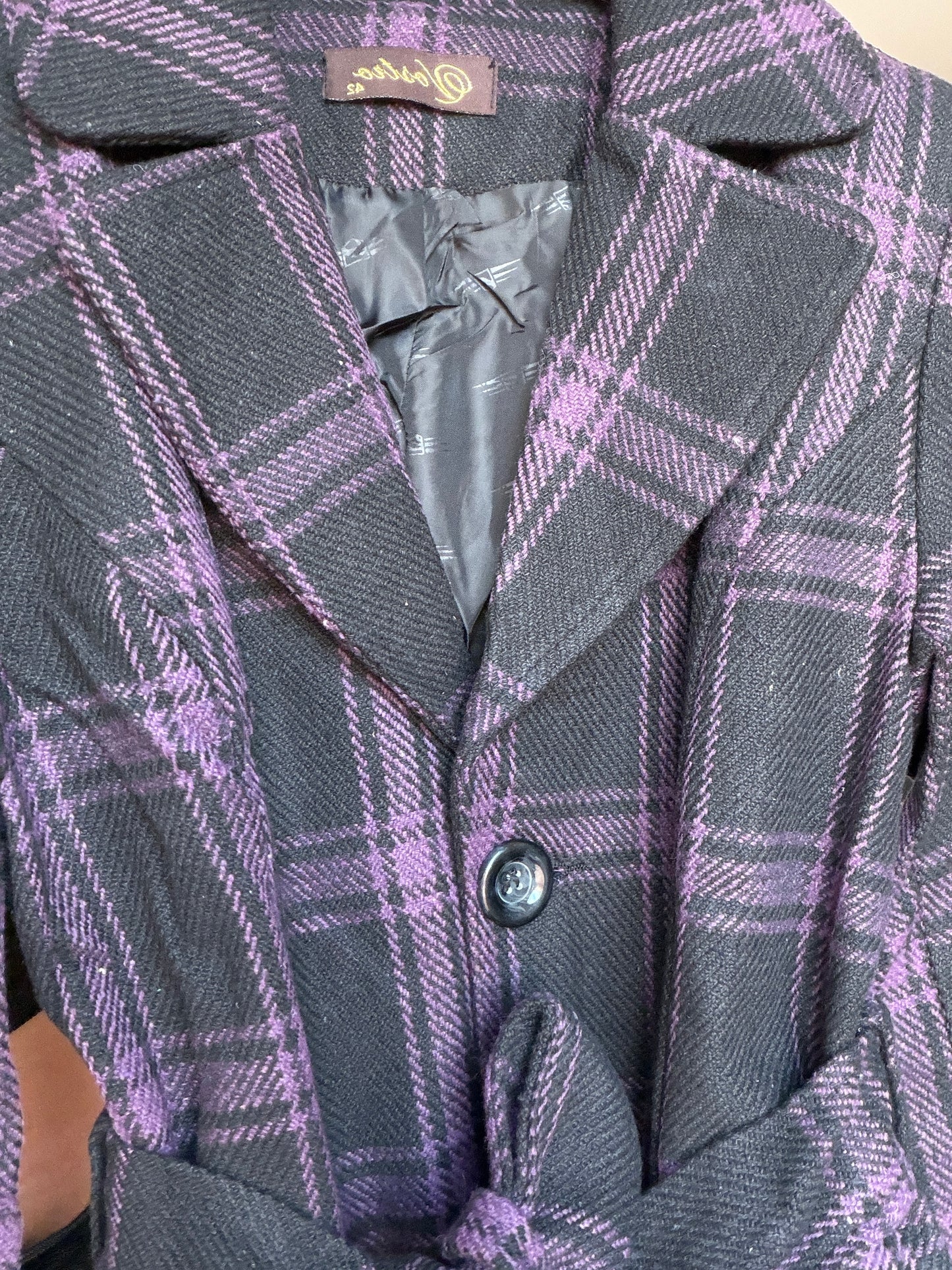 Sugerencia: Parka de Cuadros Estilo Brit – Chaqueta Estructurada (Tallas 36 y 38)