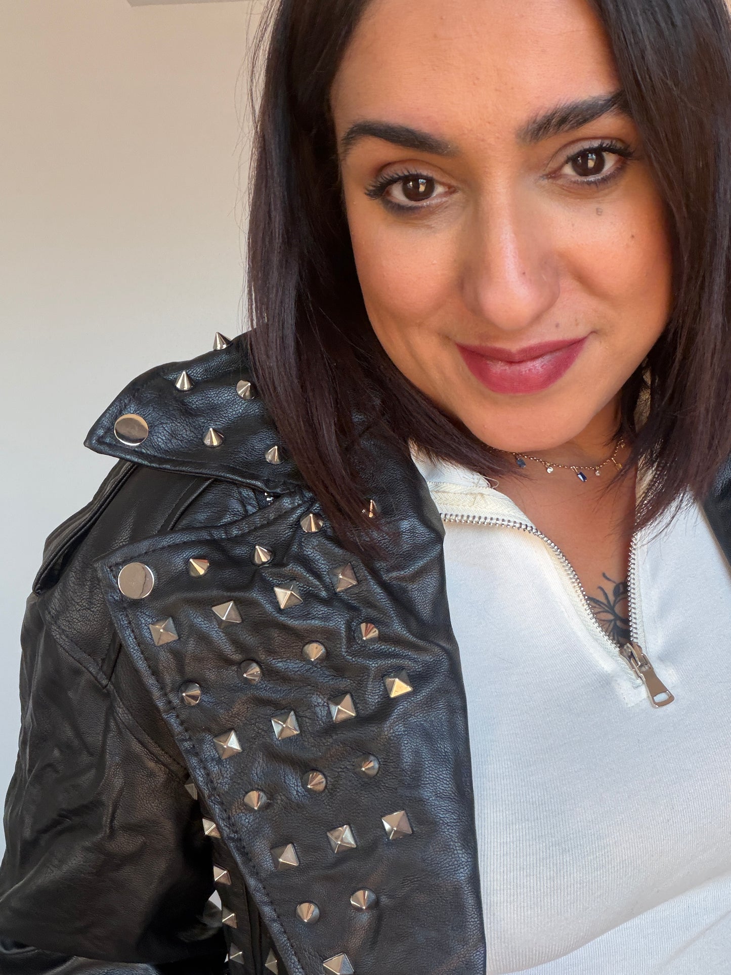 Cazadora Biker Rock - Polipiel con Tachuelas y Actitud