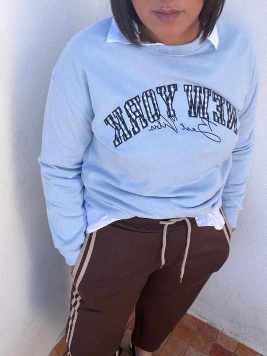 tono azul pastel de frente