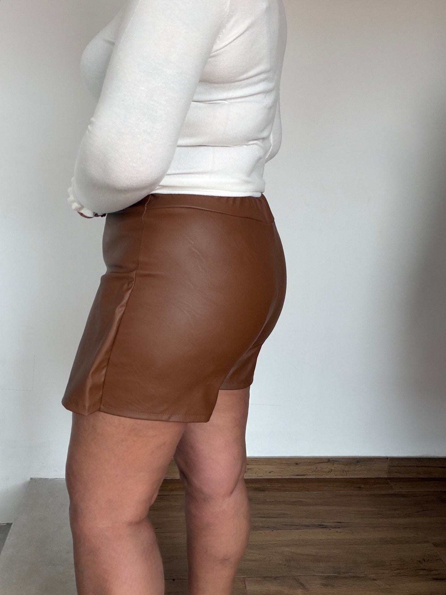 falda-pantalon-polipiel-efecto-cuero