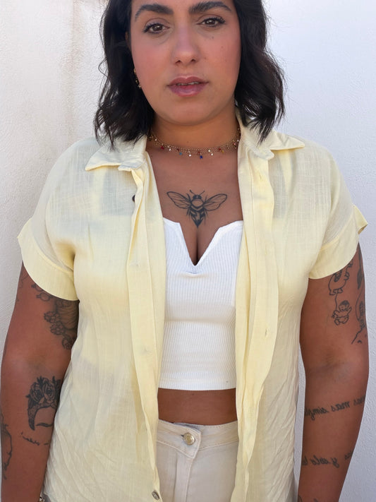 Top Canalé Escote V amarillo pastel frontal cazoleta integrada — Meknes Store