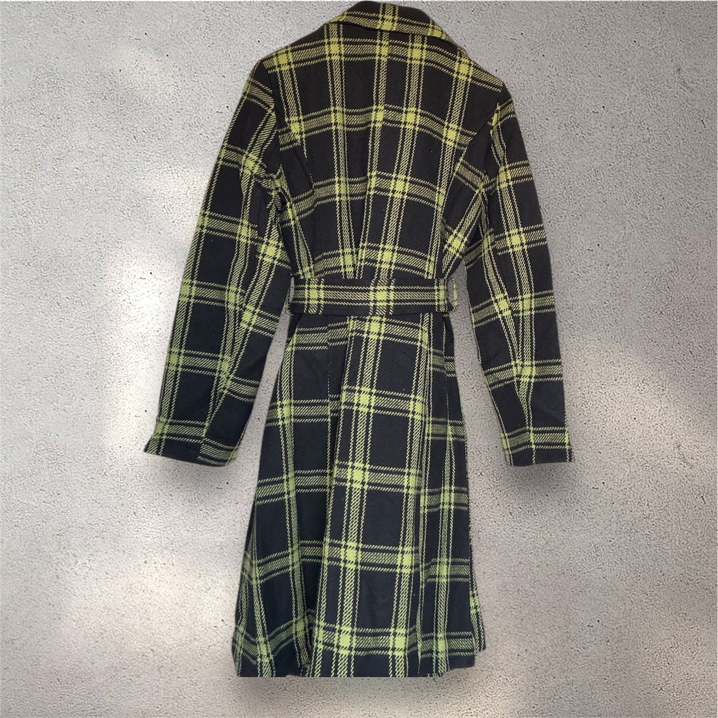 Sugerencia: Parka de Cuadros Estilo Brit – Chaqueta Estructurada (Tallas 36 y 38)