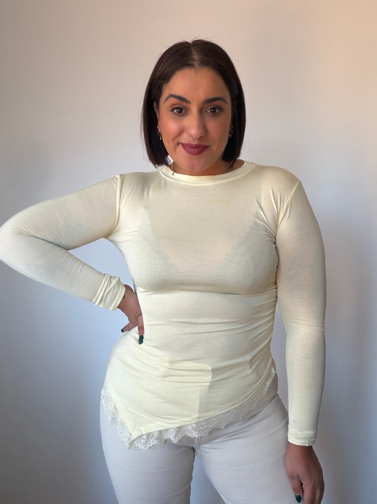 Blusa Básica Asimétrica con Detalle de Encaje (Talla Única 36-42) | Meknes