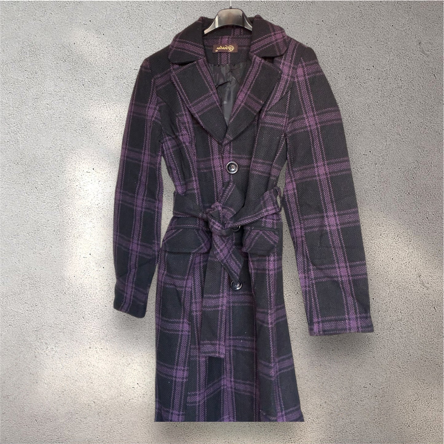 Sugerencia: Parka de Cuadros Estilo Brit – Chaqueta Estructurada (Tallas 36 y 38)