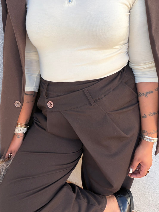 Pantalón asimétrico