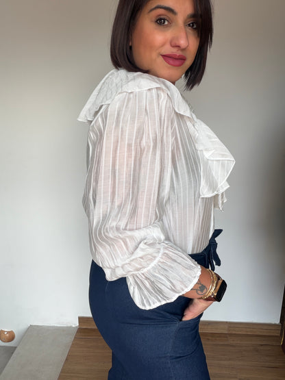 Blusa de Raya Diplomática con Volantes - Talla Única (Hasta 44)