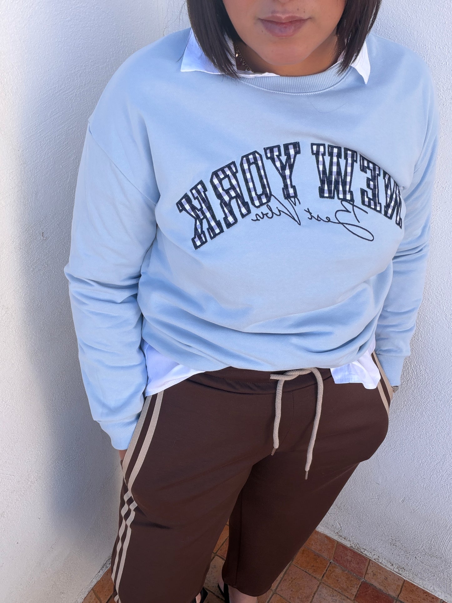 tono azul pastel de frente