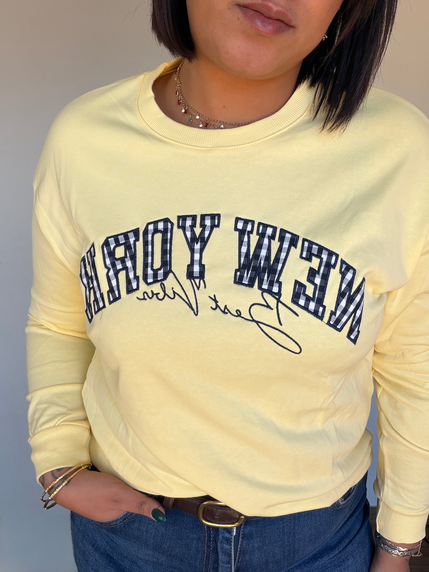 primer plano sudadera cada New York