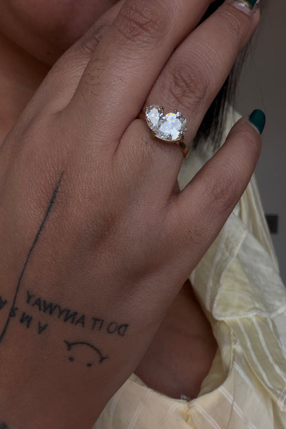 Anillo de acero inoxidable dorado con piedra brillante ajustable Meknes Store