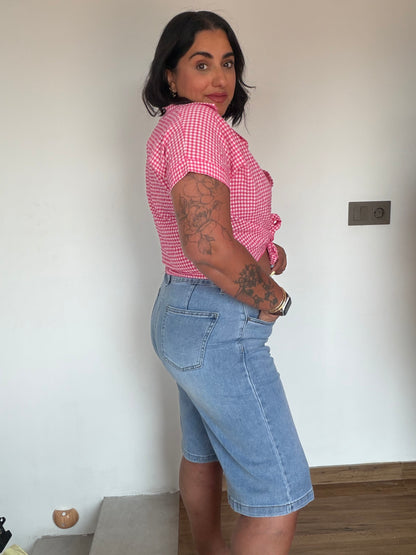 Bermuda Denim Tiro Alto largo hasta rodilla vista lateral — Meknes Store