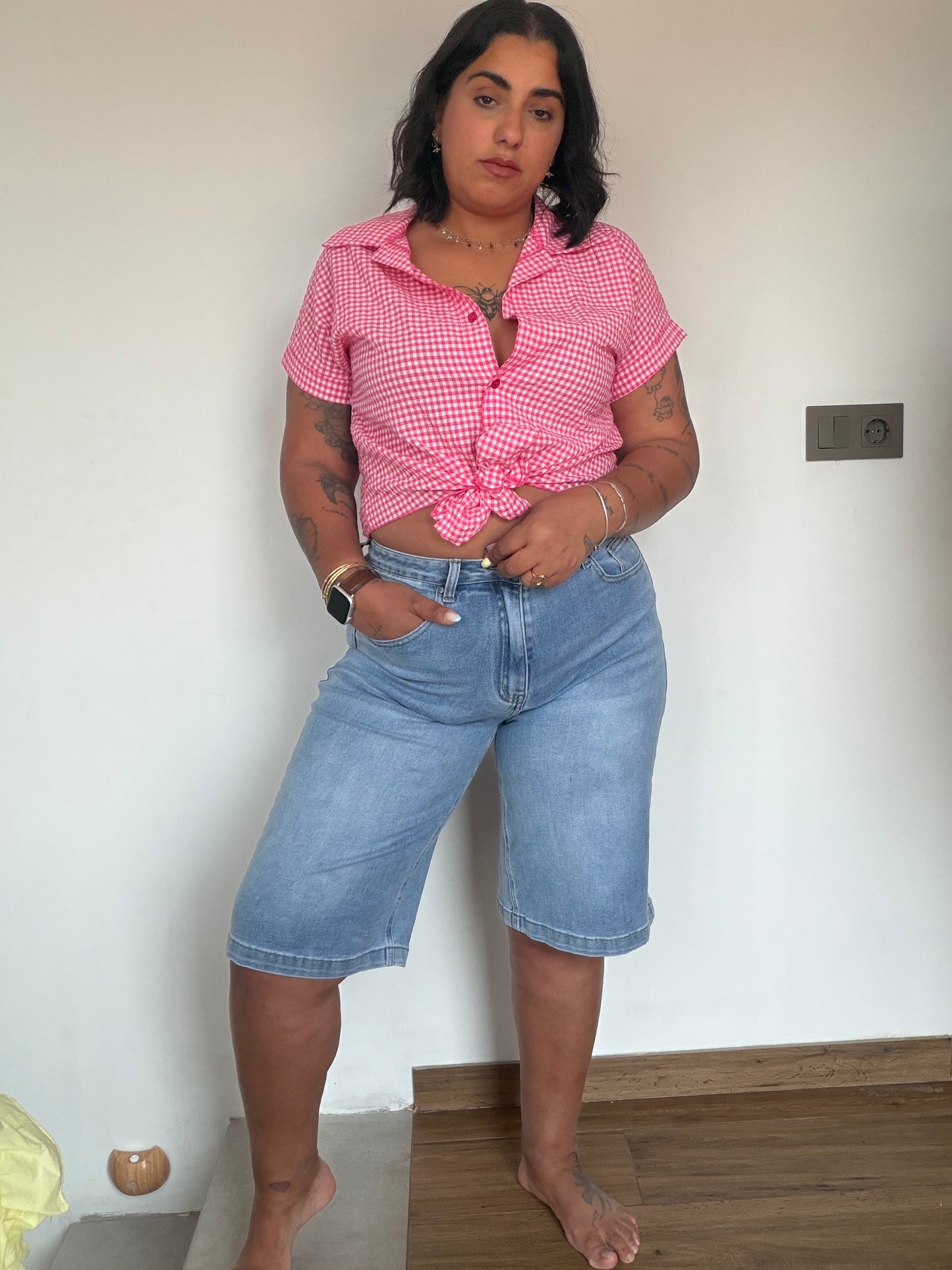 Bermuda Denim Tiro Alto look completo verano mujer — Meknes Store