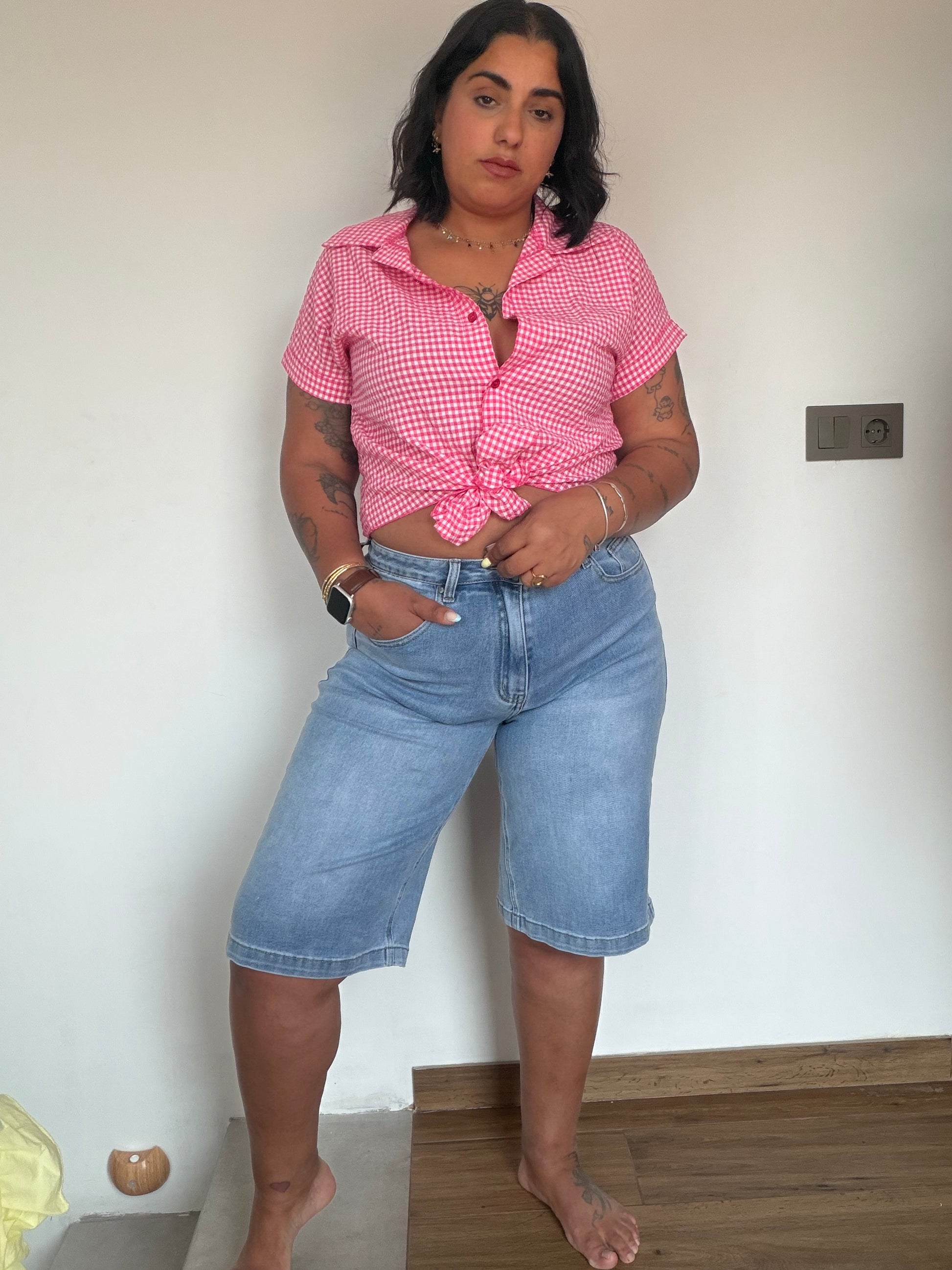 Bermuda Denim Tiro Alto look completo verano mujer — Meknes Store