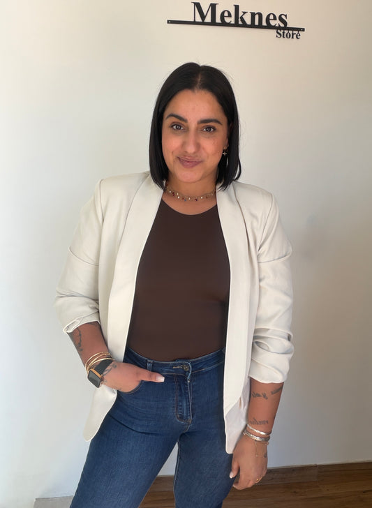 Blazer mujer blanca con manga fruncida estilo París sin botones Meknes Store