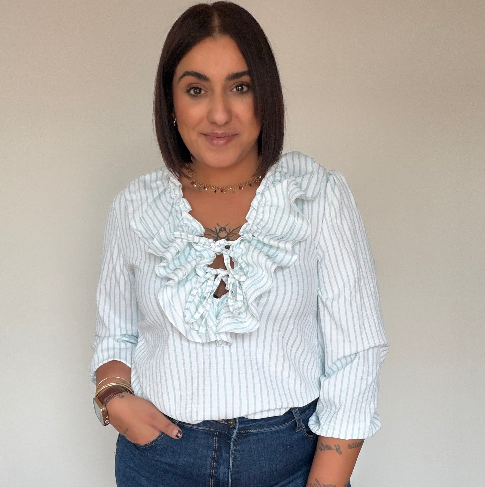 Blusa Boheme en color amarillo con estampado de rayas y detalle de volantes Meknes