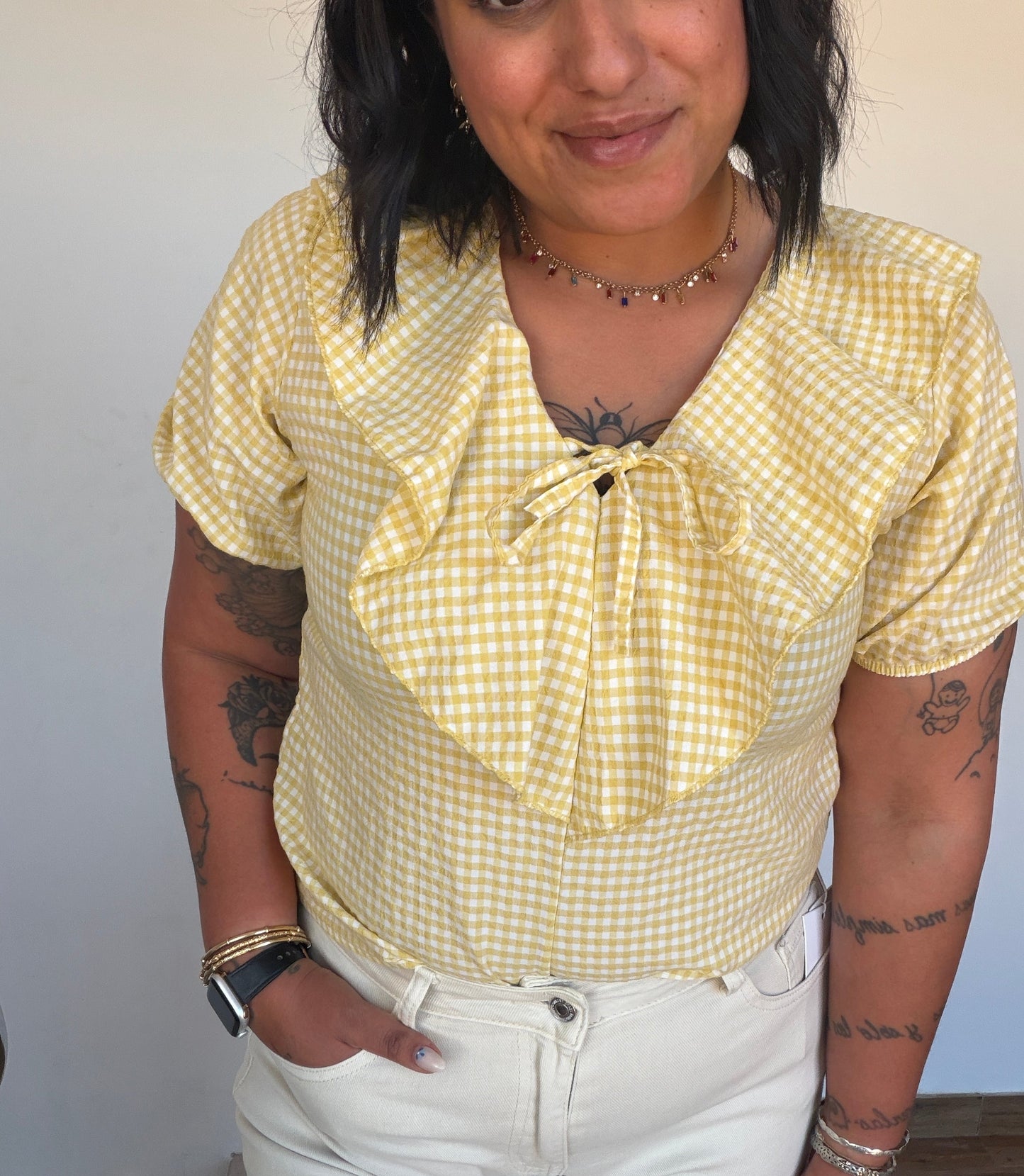 Blusa Honey cuadros vichy amarillo con lazo anudado escote — Meknes Store