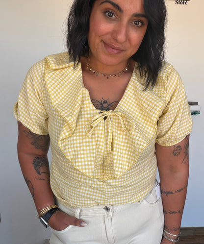 Blusa Honey vichy amarillo look verano con joyería — Meknes Store