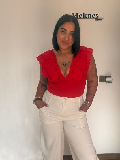 Blusa Volantes Escote V rojo con pantalón blanco wide leg — Meknes Store