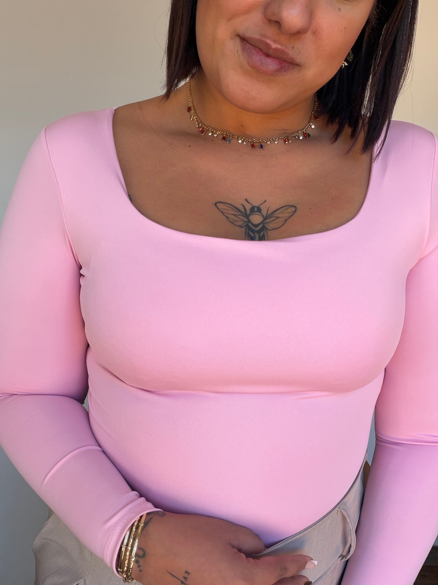 Body de manga larga en color rosa pastel suave para mujer Meknes Store