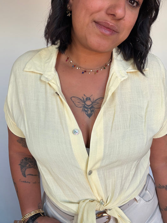 Camisa Spring Lino amarillo pastel anudada al frente manga corta — Meknes Store