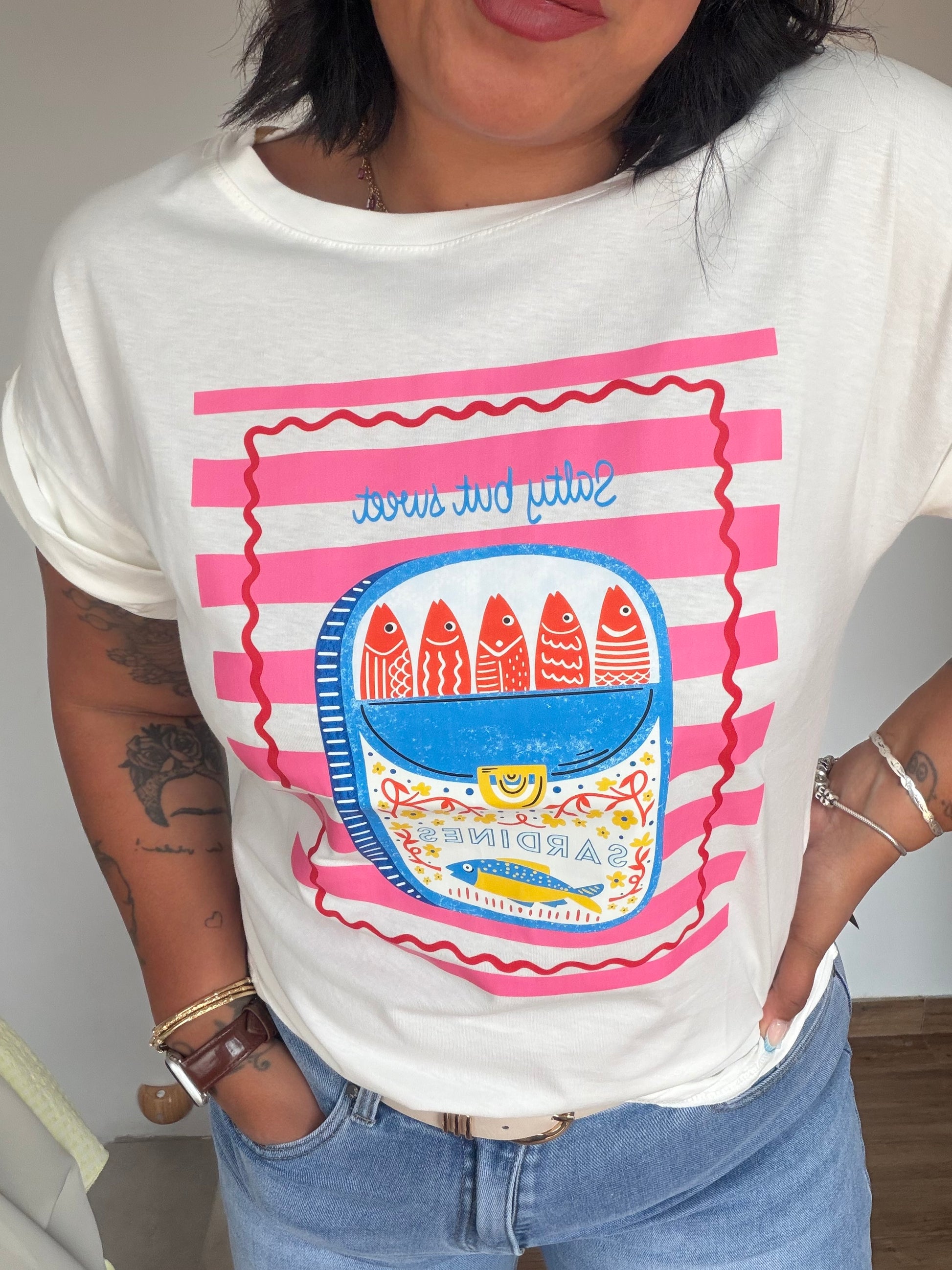 Camiseta Mar diseño bogavante rayas rosas lettering costero — Meknes Store