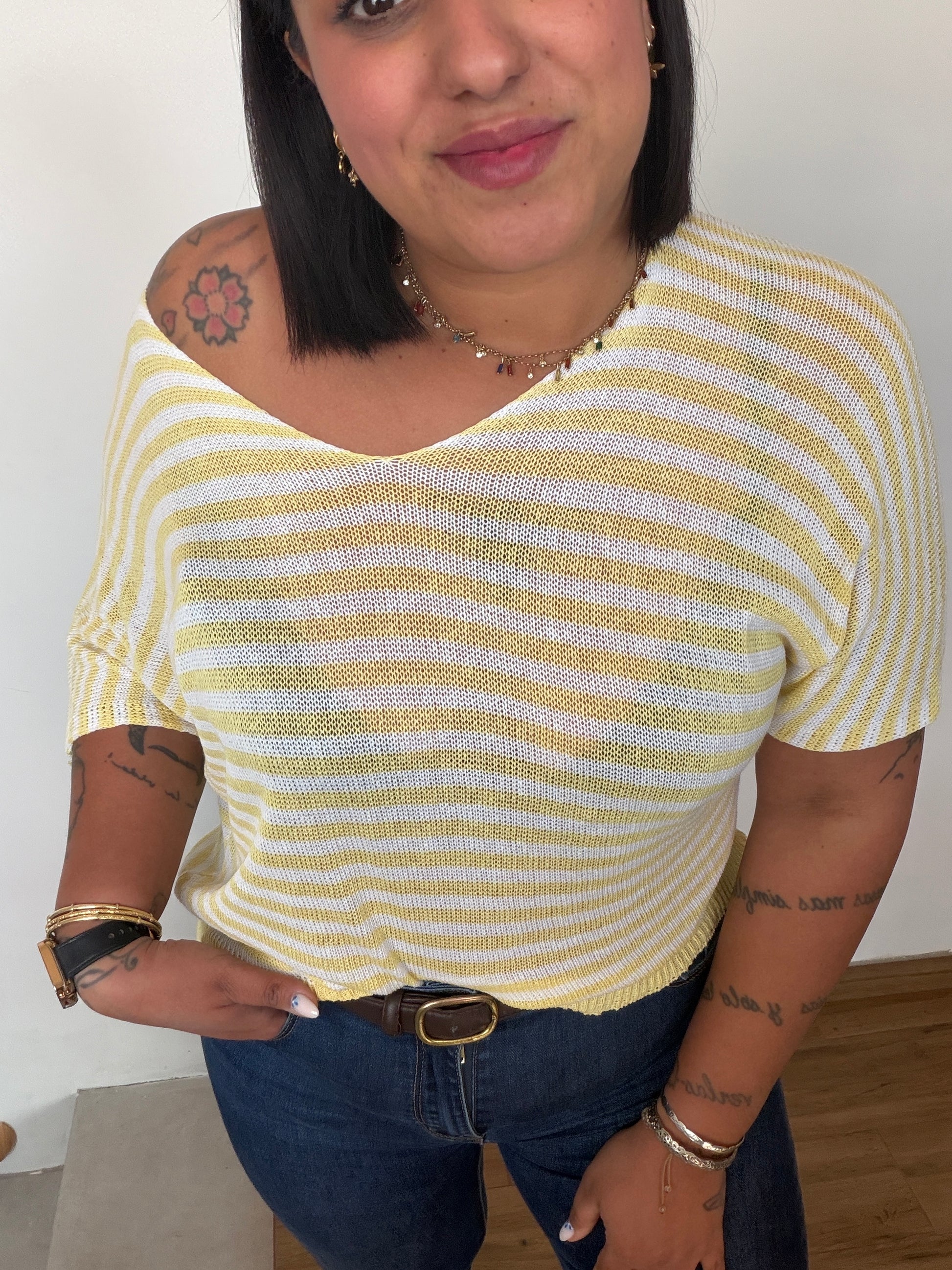 Camiseta rayas amarillo pastel oversize de hilo para mujer