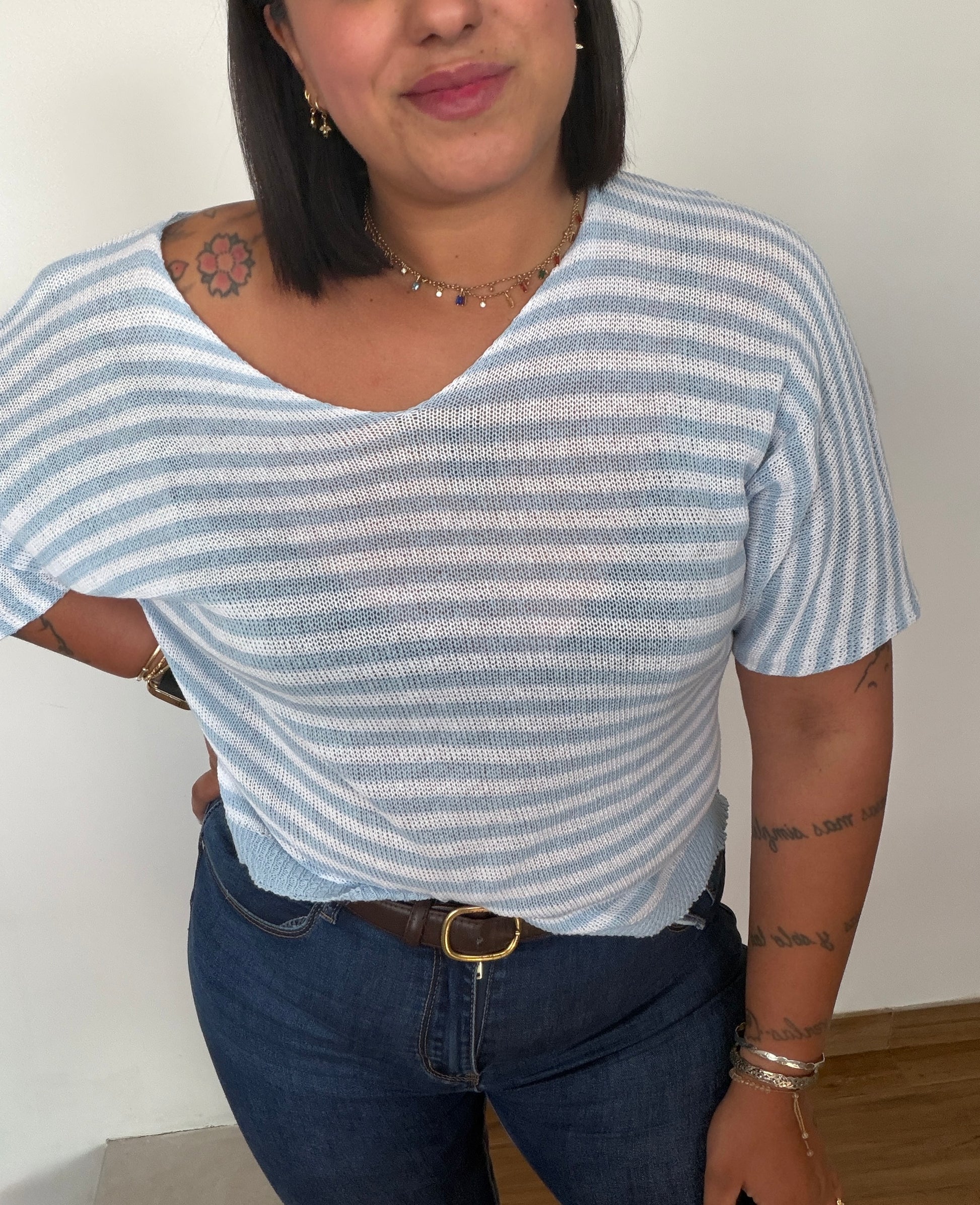 Camiseta rayas azul pastel oversize de hilo para mujer