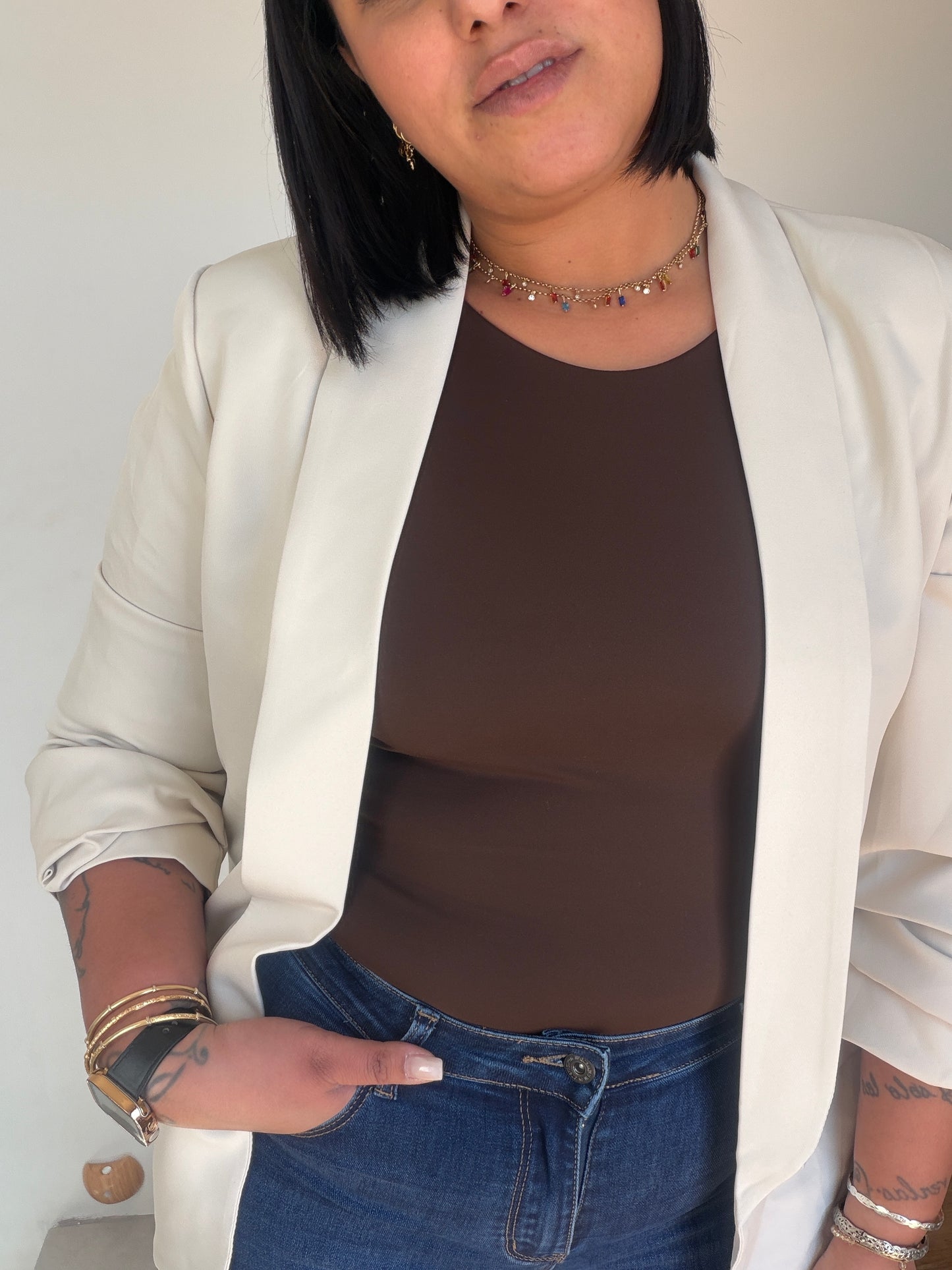 Chaqueta blazer blanca ligera para mujer ideal para eventos o diario