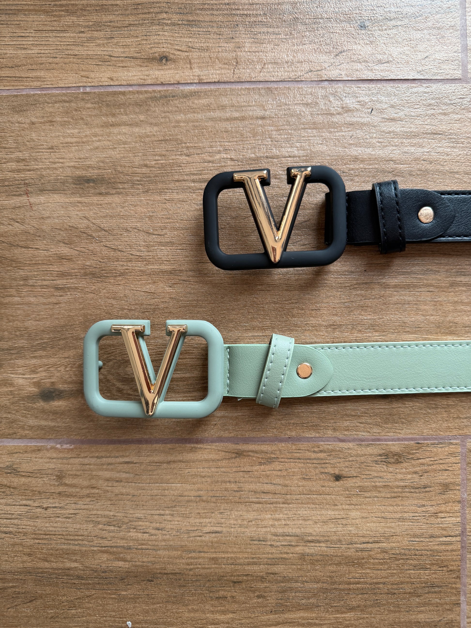 cinturon-mujer-hebilla-v-dorada-negro-verde-menta