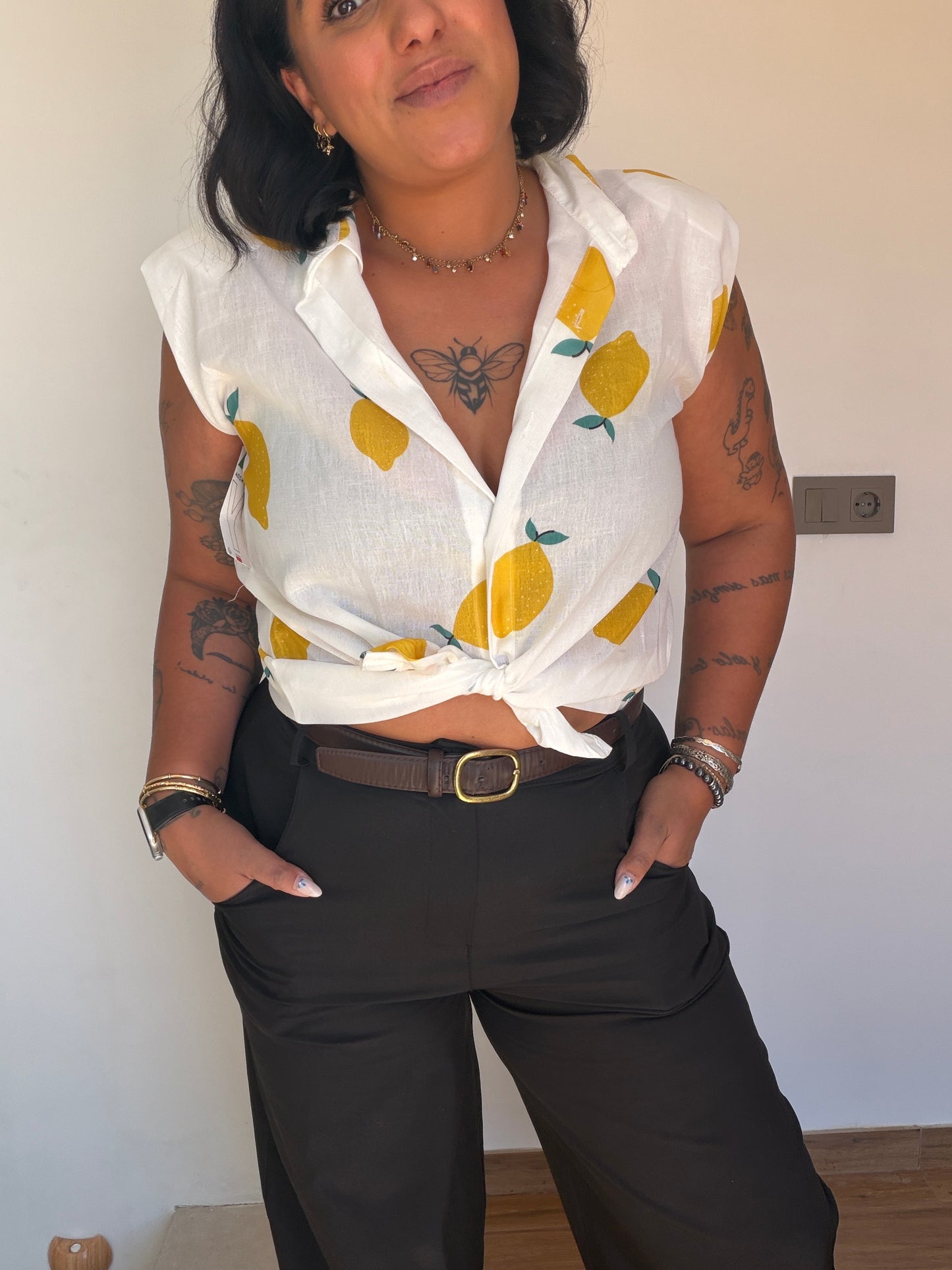 Conjunto Lemon Summer blusa limones con pantalón negro y cinturón — Meknes Store