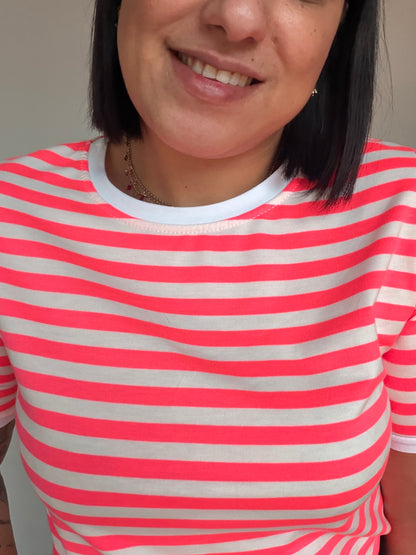 cuello-redondo-blanco-camiseta-stripes-neon