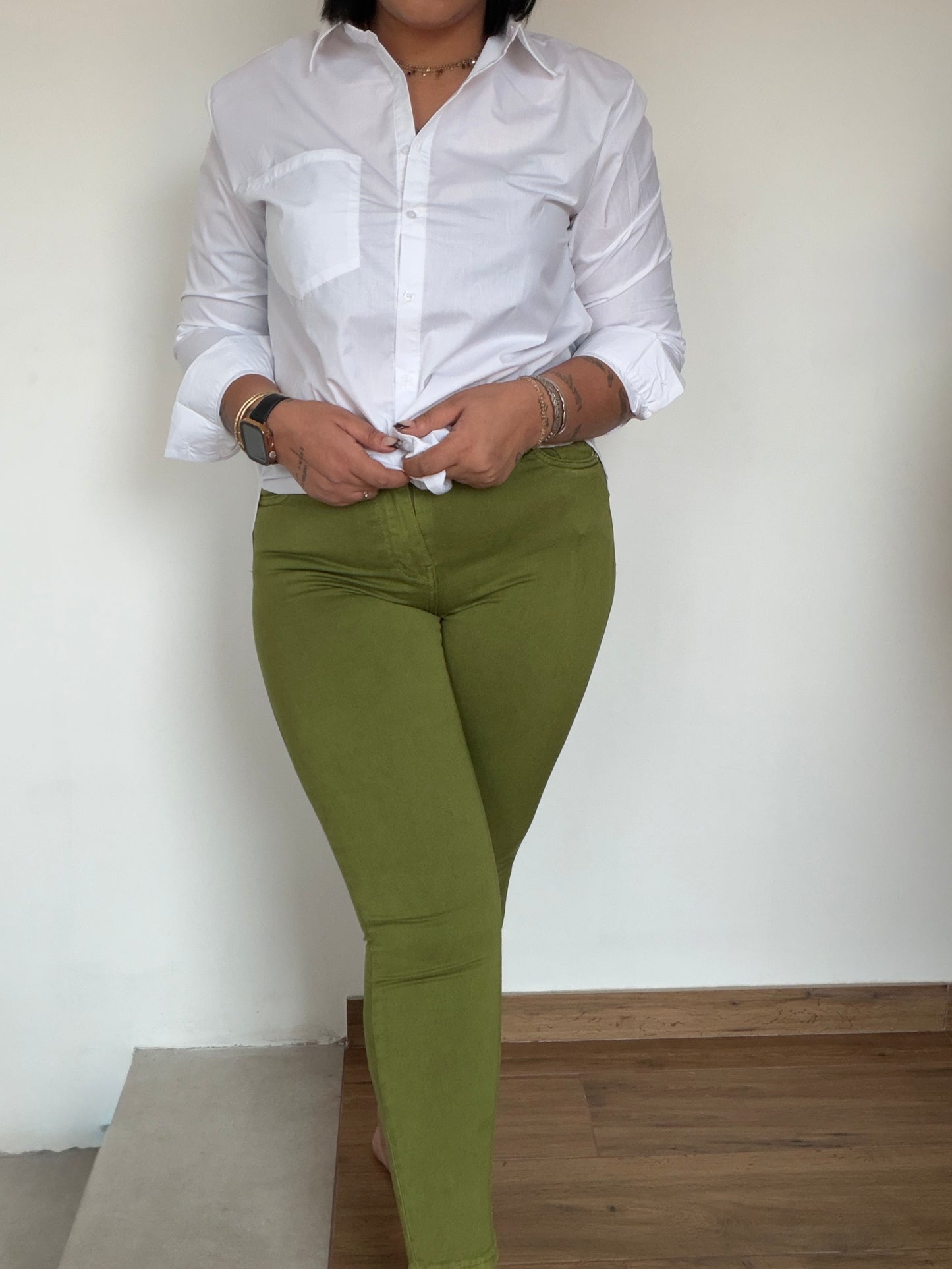 detalle-cintura-tiro-alto-pantalon-verde-elastico