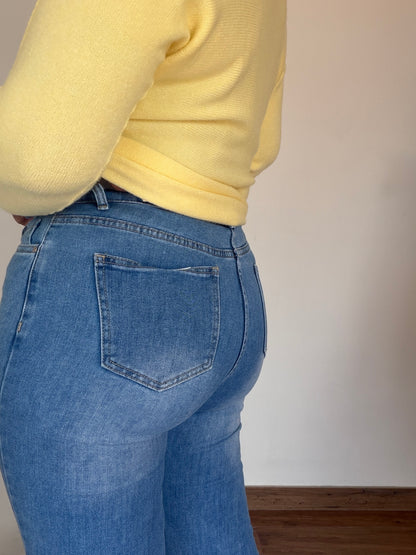 Ajuste trasero vaqueros mujer corte recto realza glúteos.