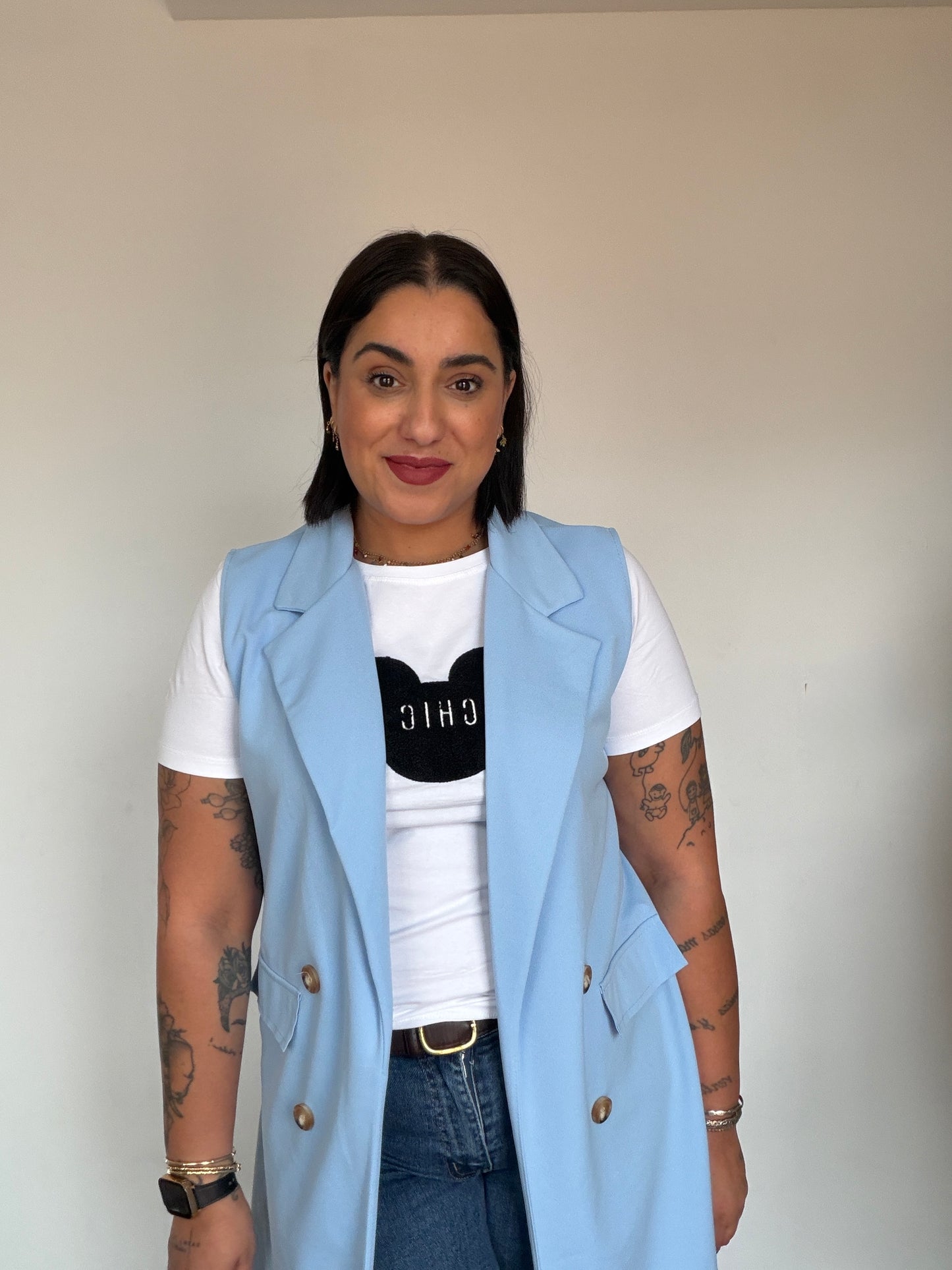 look-casual-con-chaleco-sastre-azul-meknes-moda