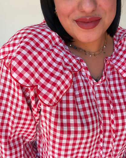 Manga con volumen y puño elástico fruncido en blusa de cuadros vichy rojo