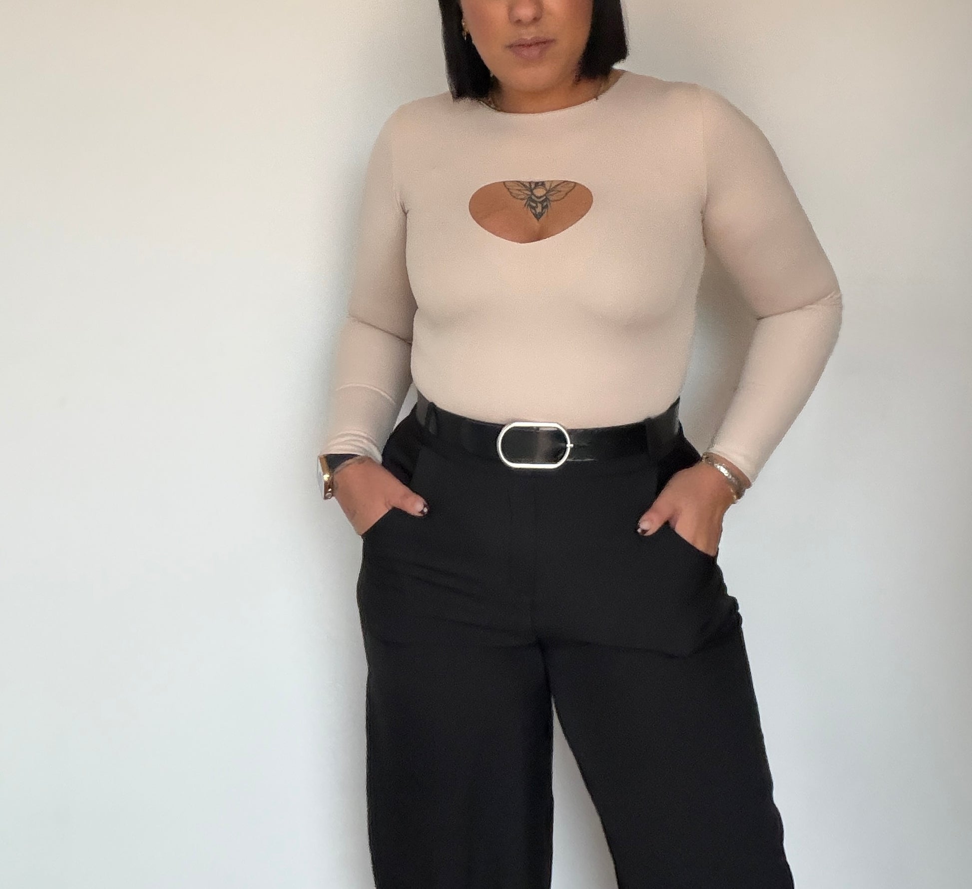 Pantalón de vestir mujer color negro corte balloon abullonado con cinturón Meknes Store.