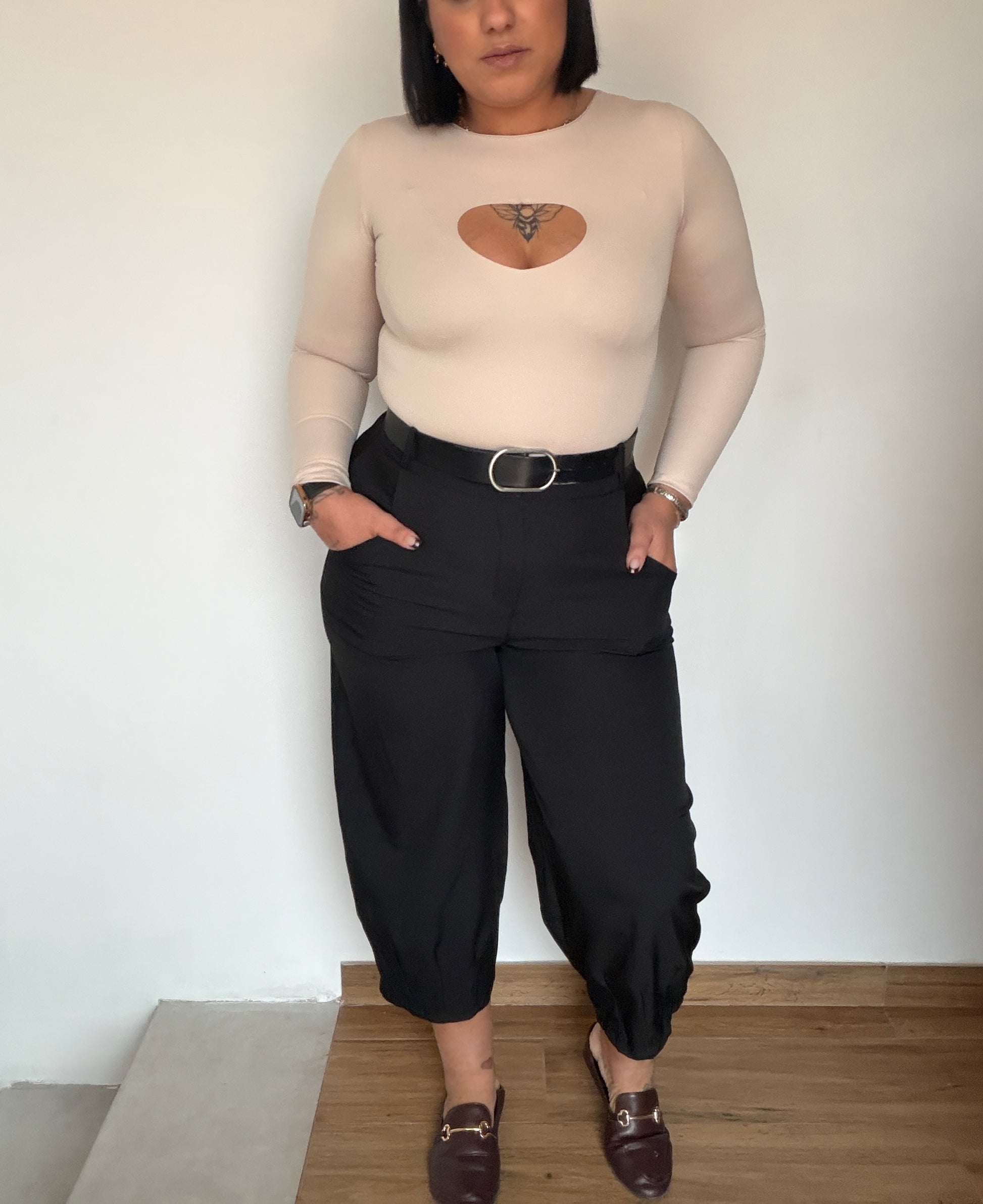 Pantalón de vestir negro corte balloon abullonado con bolsillos y tiro alto Meknes.