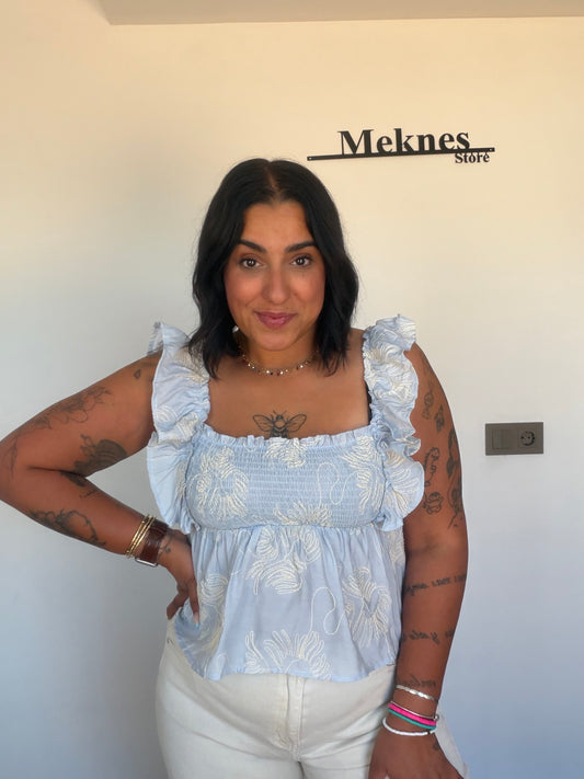 Top Bohème celeste bordado floral escote cuadrado smocking cintura — Meknes Store