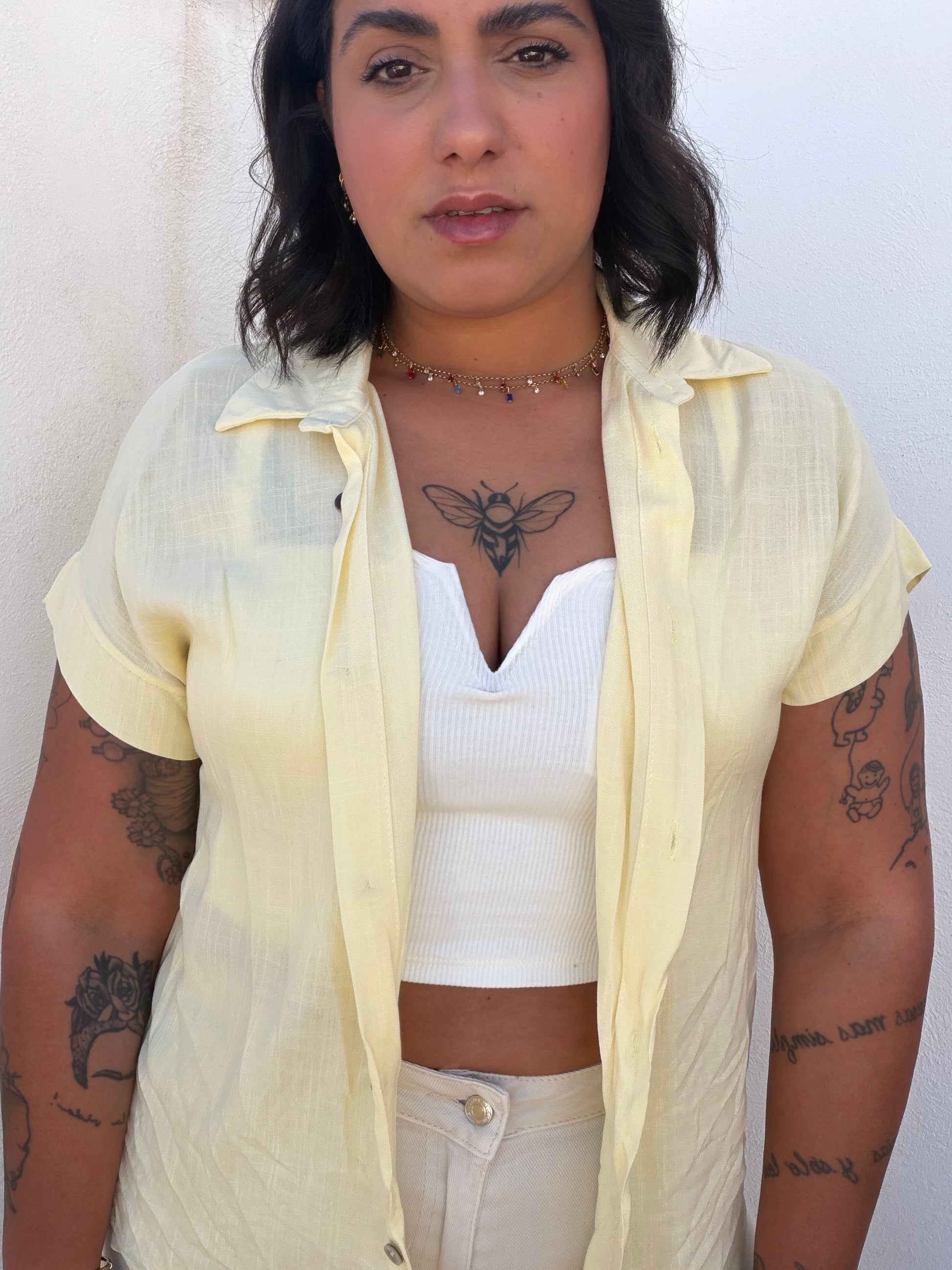 Top Canalé Escote V amarillo pastel frontal cazoleta integrada — Meknes Store