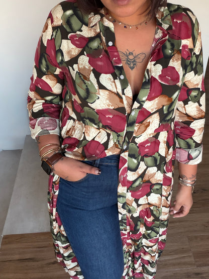 Look otoñal con vestido midi floral y detalle de accesorios Meknes