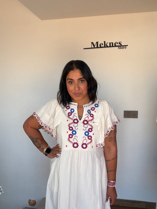 Vestido Mykonos blanco algodón bordado multicolor manga mariposa — Meknes Store