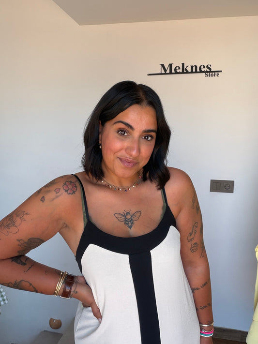 Detalle franja negra central y tirantes Vestido Palm blanco — Meknes Store