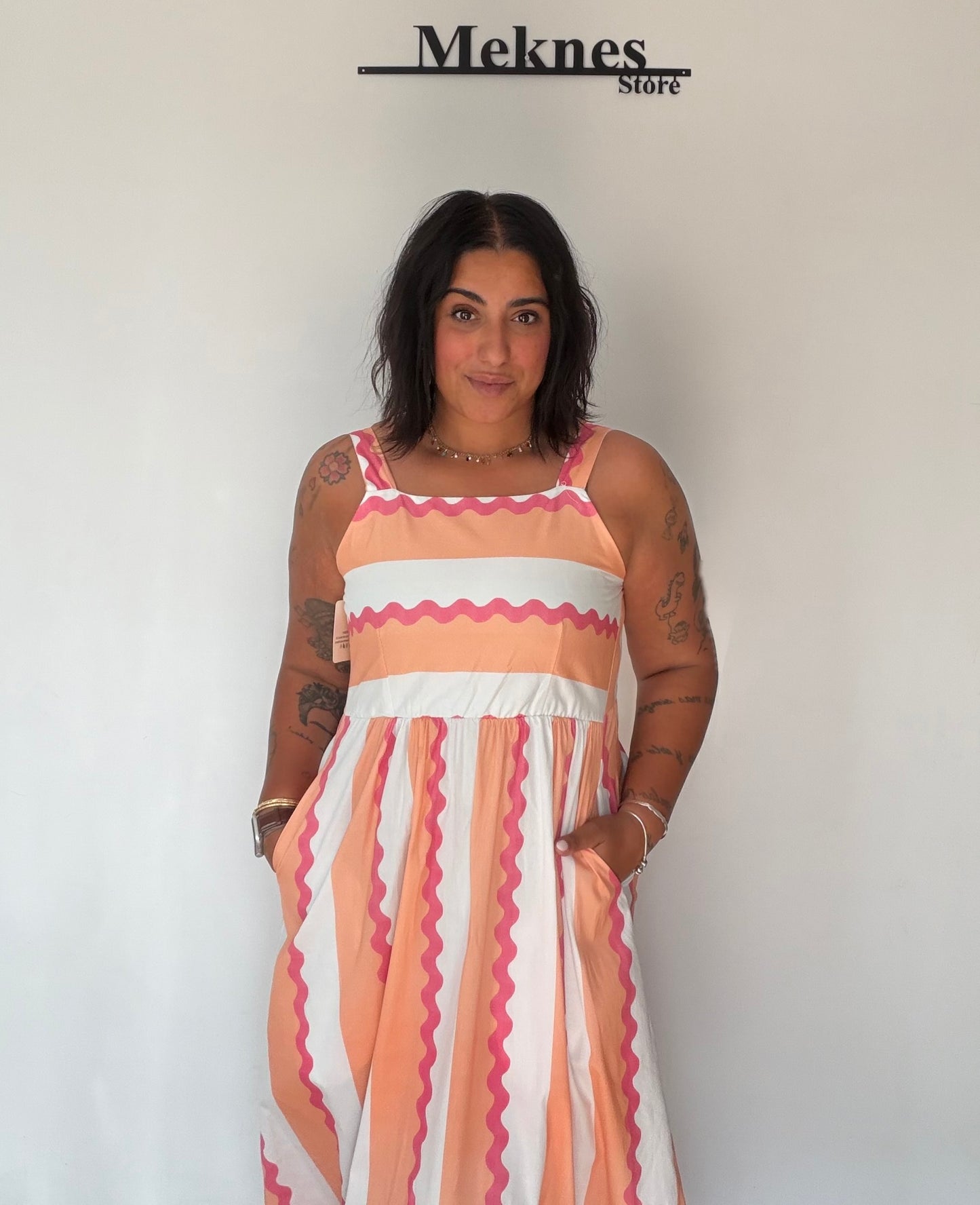 Vestido Sol maxi rayas melocotón blanco ondas fucsia corte imperio — Meknes Store